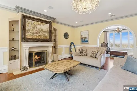 912 Cherokee Lane Franklin Lakes NJ 07417