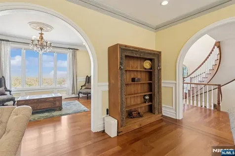 912 Cherokee Lane Franklin Lakes NJ 07417