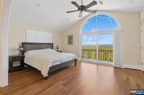 912 Cherokee Lane Franklin Lakes NJ 07417
