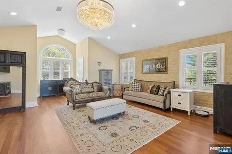 912 Cherokee Lane Franklin Lakes NJ 07417