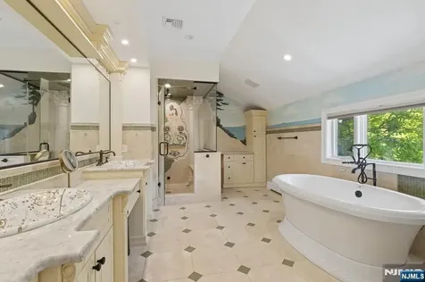 912 Cherokee Lane Franklin Lakes NJ 07417
