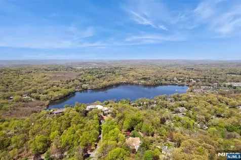912 Cherokee Lane Franklin Lakes NJ 07417
