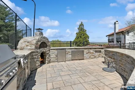 912 Cherokee Lane Franklin Lakes NJ 07417