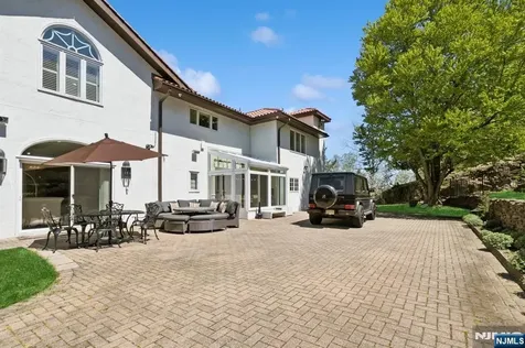 912 Cherokee Lane Franklin Lakes NJ 07417