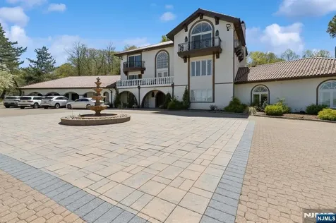 912 Cherokee Lane Franklin Lakes NJ 07417
