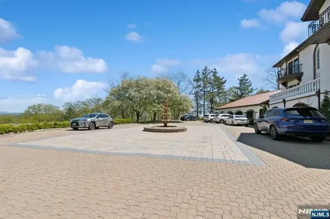 912 Cherokee Lane Franklin Lakes NJ 07417