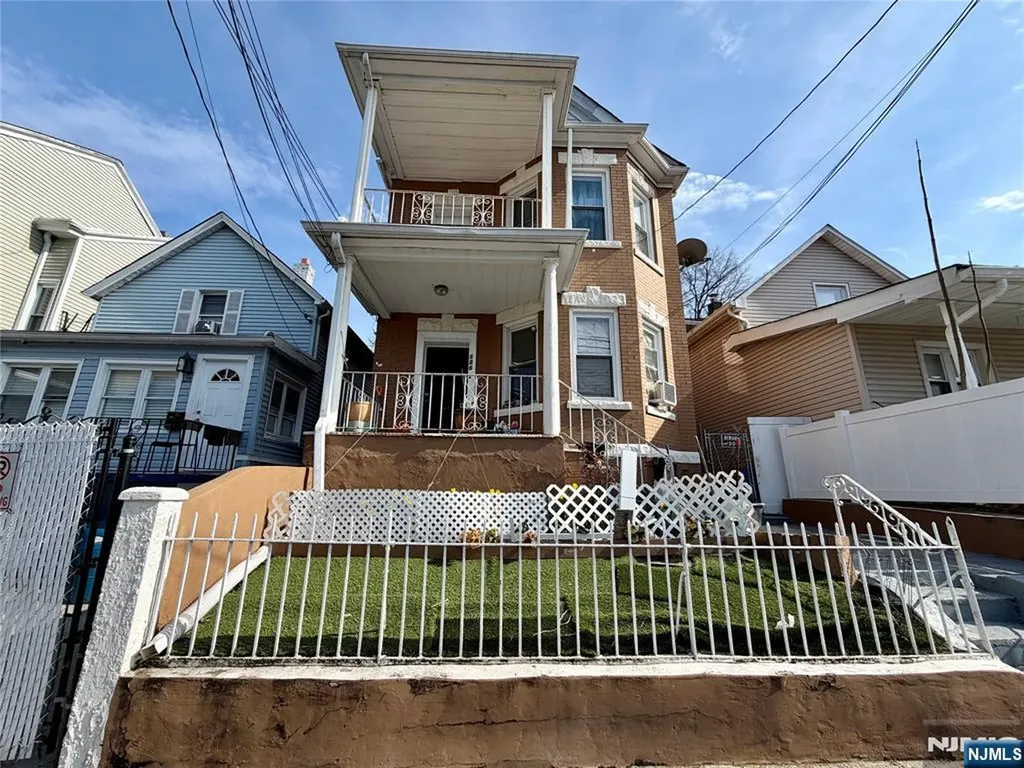 126 Gould Avenue Paterson NJ 07503