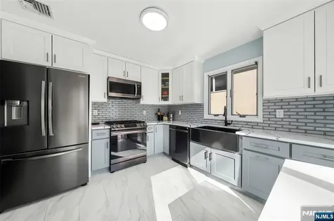 224 Warren Avenue Fort Lee NJ 07024