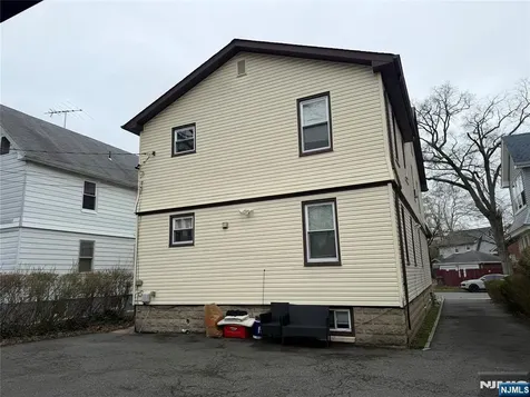 538 Maple Avenue East Orange NJ 07017