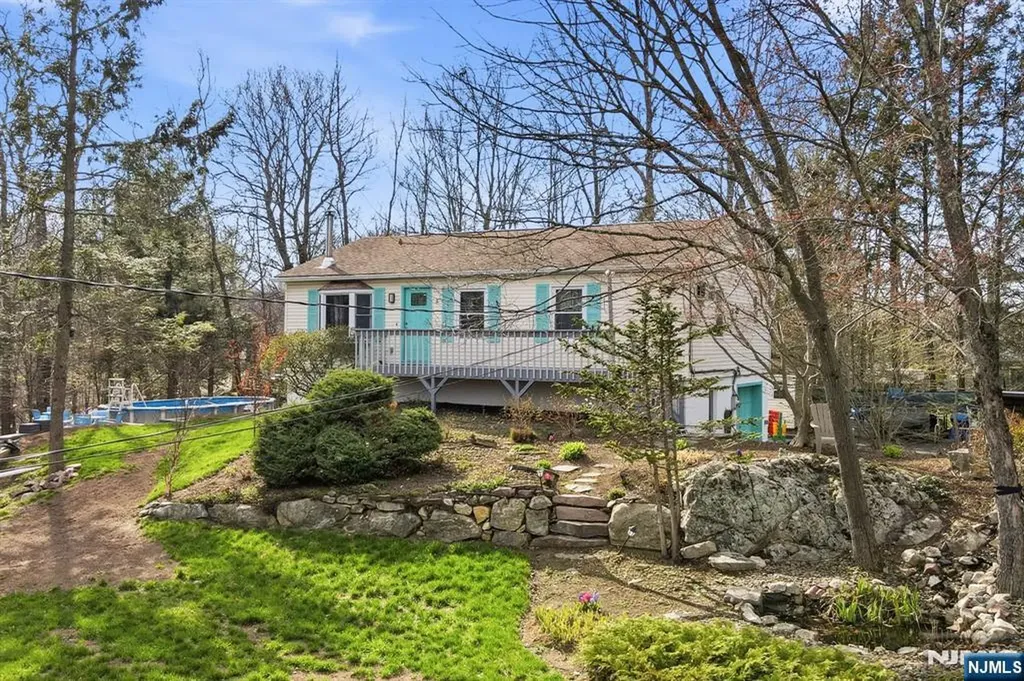 6 Ramsay Road West Milford NJ 07421