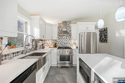 6 Ramsay Road West Milford NJ 07421