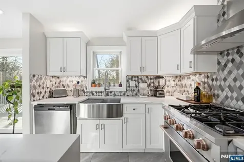 6 Ramsay Road West Milford NJ 07421