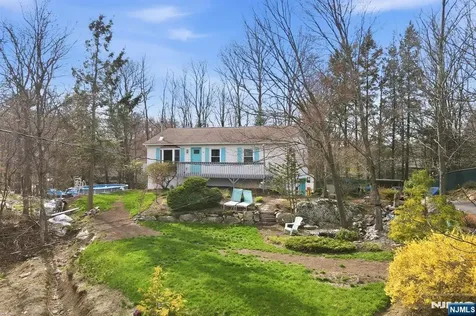 6 Ramsay Road West Milford NJ 07421