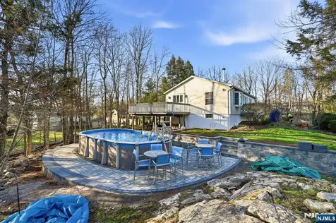 6 Ramsay Road West Milford NJ 07421