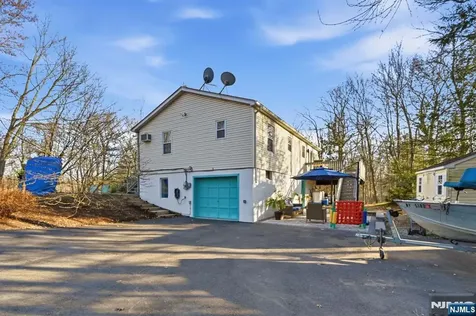 6 Ramsay Road West Milford NJ 07421