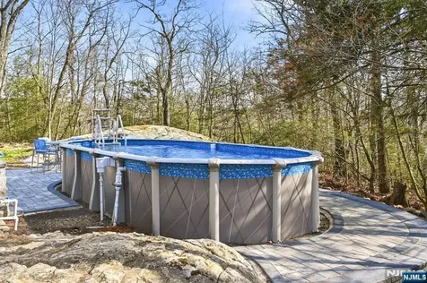 6 Ramsay Road West Milford NJ 07421