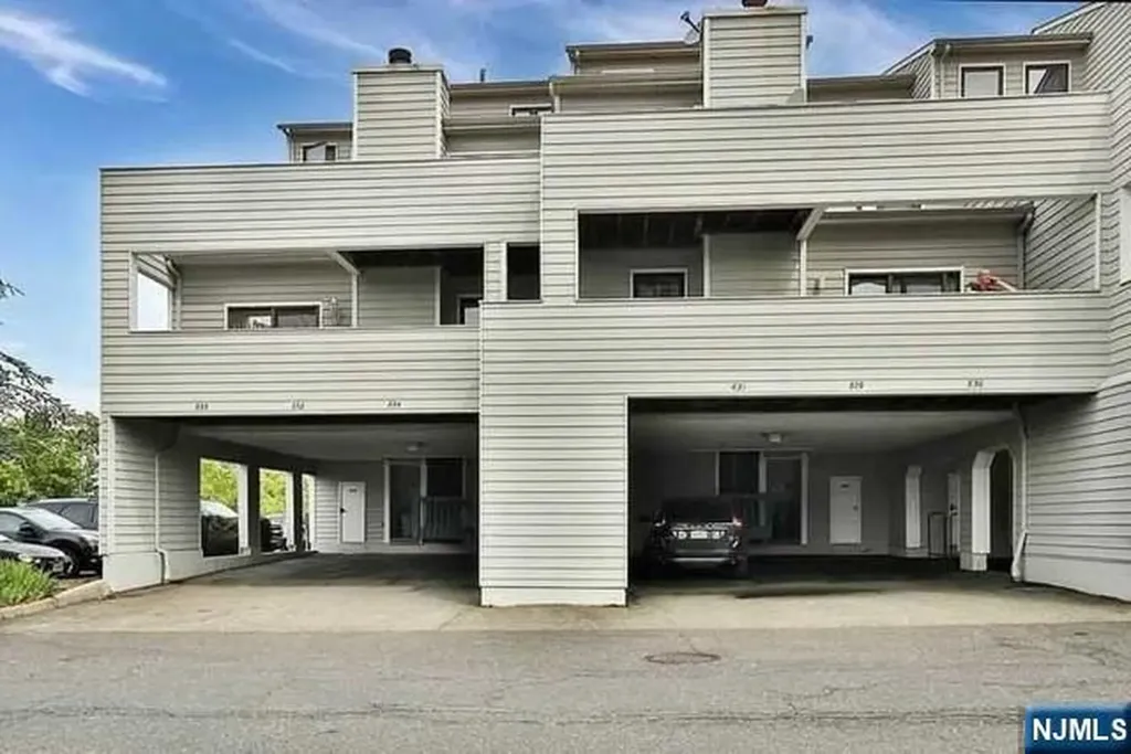 833 Topsail Lane Secaucus NJ 07094