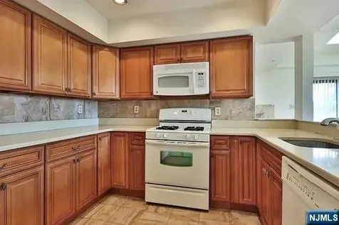 833 Topsail Lane Secaucus NJ 07094