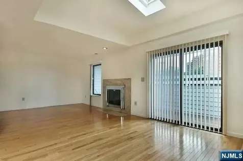 833 Topsail Lane Secaucus NJ 07094