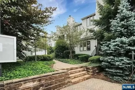 833 Topsail Lane Secaucus NJ 07094