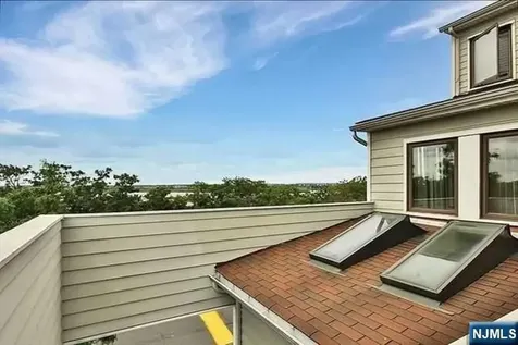833 Topsail Lane Secaucus NJ 07094