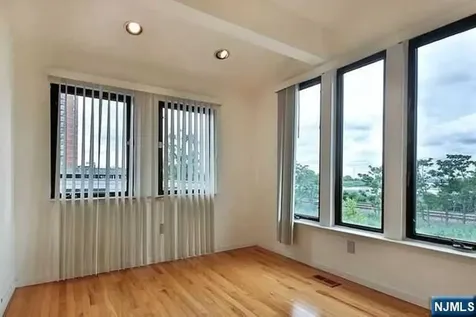 833 Topsail Lane Secaucus NJ 07094