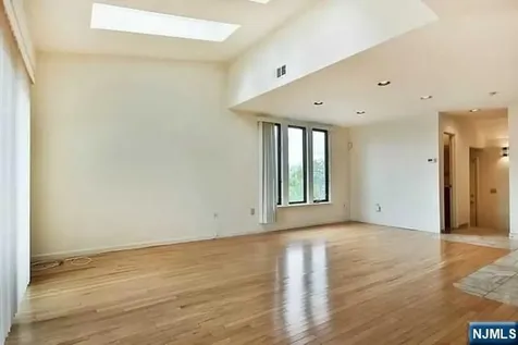 833 Topsail Lane Secaucus NJ 07094
