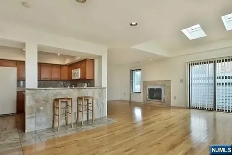 833 Topsail Lane Secaucus NJ 07094