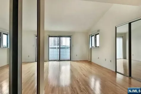833 Topsail Lane Secaucus NJ 07094