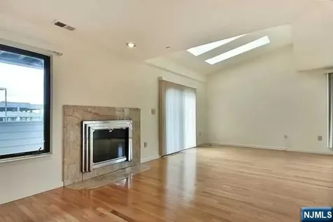 833 Topsail Lane Secaucus NJ 07094