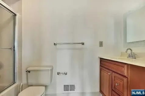 833 Topsail Lane Secaucus NJ 07094