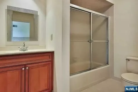 833 Topsail Lane Secaucus NJ 07094