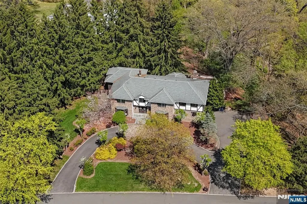 69 Knollwood Road Upper Saddle River NJ 07458