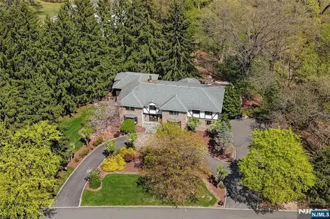 69 Knollwood Road Upper Saddle River NJ 07458