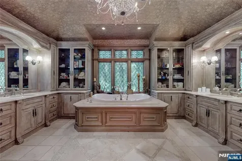 69 Knollwood Road Upper Saddle River NJ 07458