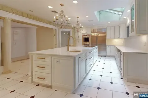 69 Knollwood Road Upper Saddle River NJ 07458