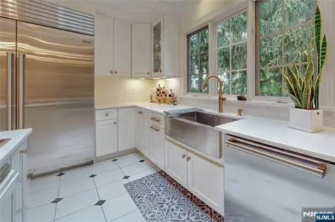 69 Knollwood Road Upper Saddle River NJ 07458