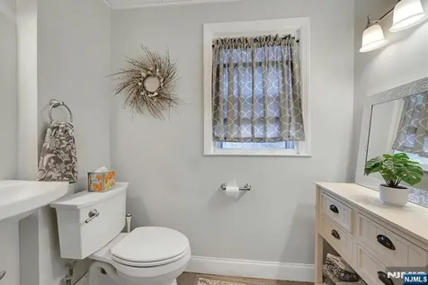 113 Lake Street Bergenfield NJ 07621