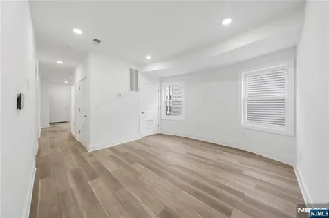 16 Headley Terrace Irvington NJ 07111