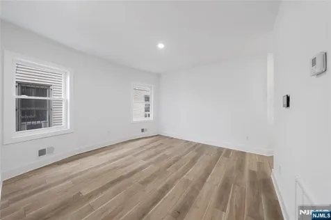 16 Headley Terrace Irvington NJ 07111