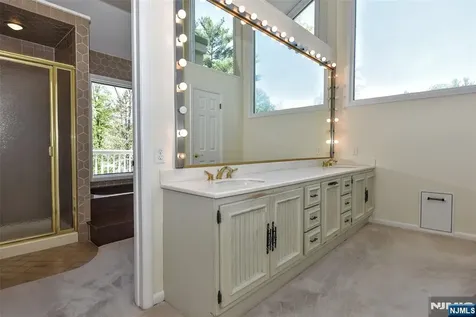 10 Mallard Run Upper Saddle River NJ 07458
