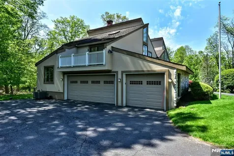 10 Mallard Run Upper Saddle River NJ 07458