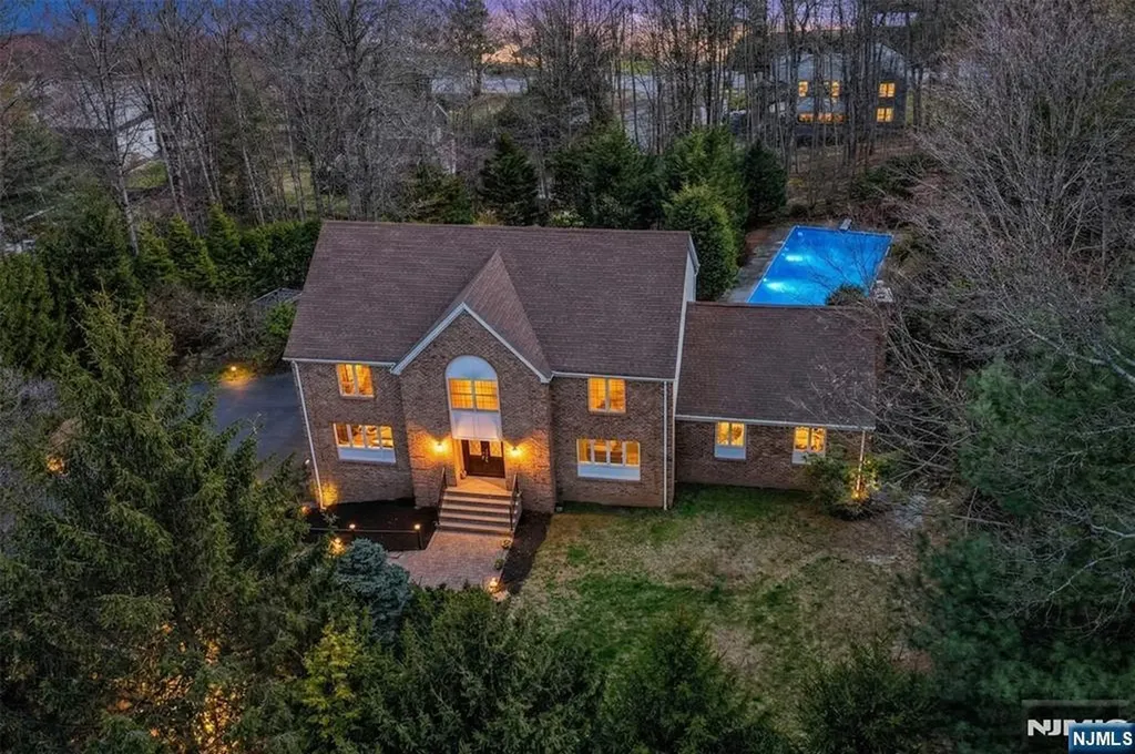 10 Knollwood Road Upper Saddle River NJ 07458