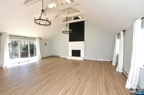 10 Knollwood Road Upper Saddle River NJ 07458