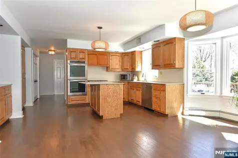 10 Knollwood Road Upper Saddle River NJ 07458