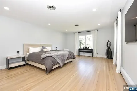 10 Knollwood Road Upper Saddle River NJ 07458