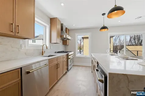 140B Weigands Lane Secaucus NJ 07094