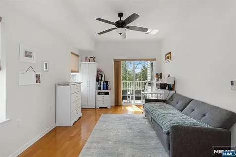4137 Cory Lane Elmwood Park NJ 07407