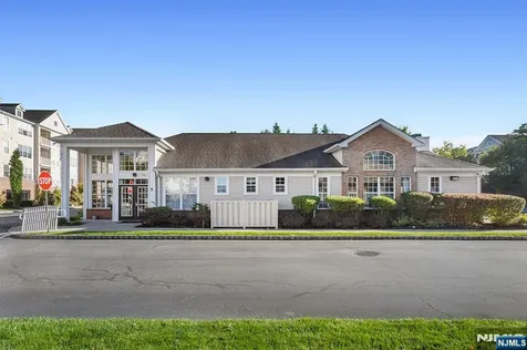 4137 Cory Lane Elmwood Park NJ 07407