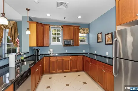 4137 Cory Lane Elmwood Park NJ 07407
